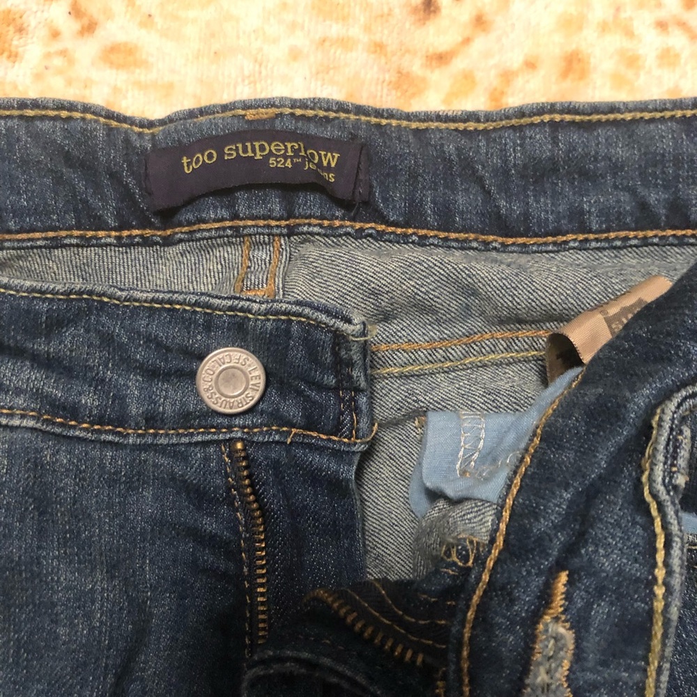 Levi’s super low cut distressed jeans 524 31” inseam - Picture 7 of 8